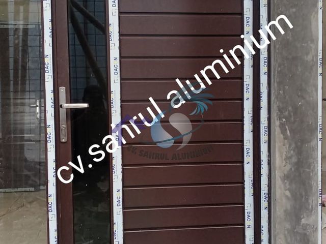 Pintu panel spandrel aluminium cokelat hasil produksi CV. Sahrul Aluminium